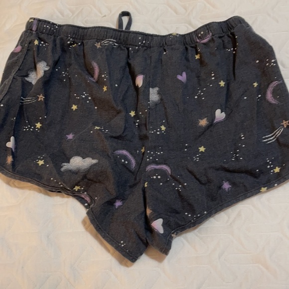 Comfy shorts size small (4/6) - Picture 3 of 3
